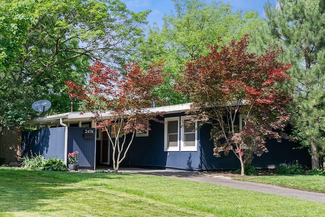 2474 Bristol Rd, Columbus, OH 43221 - back of house with a lawn