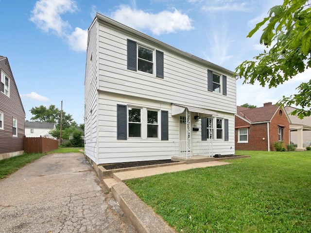 315 S Southampton Ave, Columbus, OH 43204 - colonial house featuring driveway and a front lawn