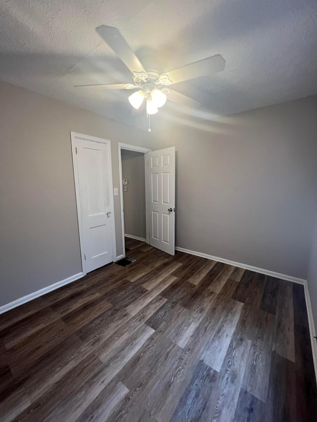 2769 Mcguffey Rd, Columbus, OH 43211 - empty room featuring dark wood-style floors, a ceiling fan, and a textured ceiling