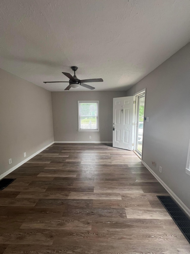 2769 Mcguffey Rd, Columbus, OH 43211 - unfurnished room featuring wood finished floors, ceiling fan, and a textured ceiling