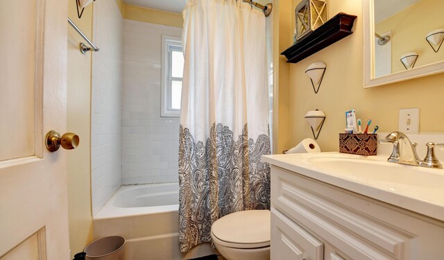 175 Pierson Blvd, Newark, OH 43055 - bathroom with vanity and shower / bath combination with curtain