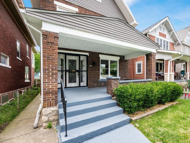 935 S Ohio Ave, Columbus, OH 43206 - doorway to property with a porch and brick siding