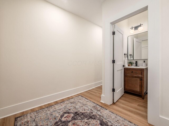 935 S Ohio Ave, Columbus, OH 43206 - hall with light wood-style flooring and baseboards