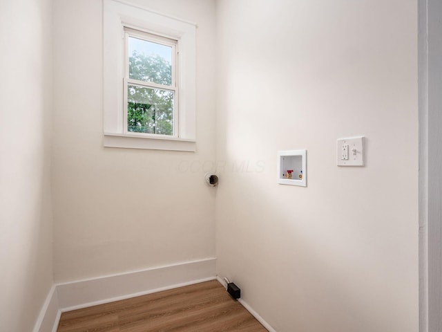 935 S Ohio Ave, Columbus, OH 43206 - washroom with hookup for a washing machine and wood finished floors