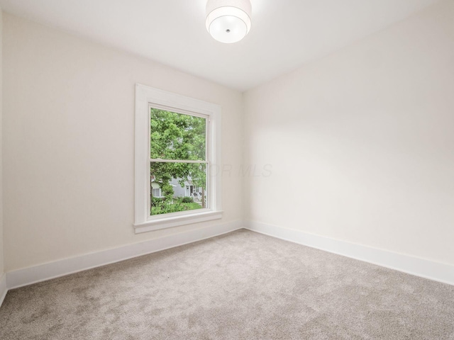 935 S Ohio Ave, Columbus, OH 43206 - carpeted empty room featuring baseboards