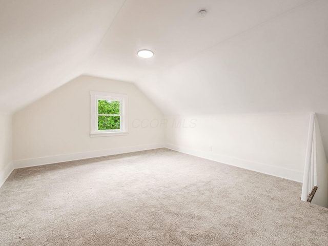 935 S Ohio Ave, Columbus, OH 43206 - bonus room featuring carpet flooring and lofted ceiling