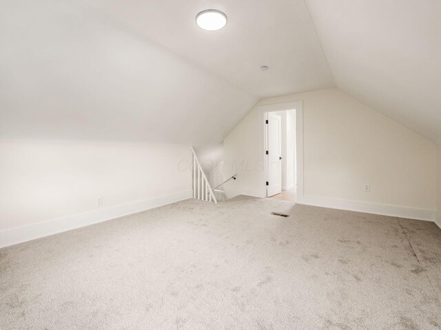 935 S Ohio Ave, Columbus, OH 43206 - bonus room with vaulted ceiling and carpet flooring