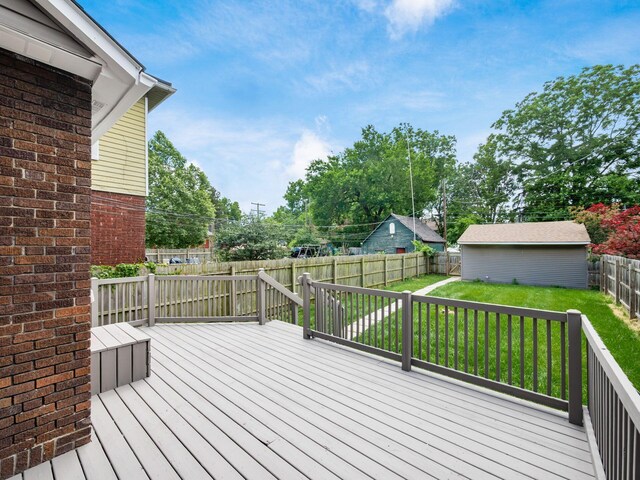 935 S Ohio Ave, Columbus, OH 43206 - deck with a fenced backyard