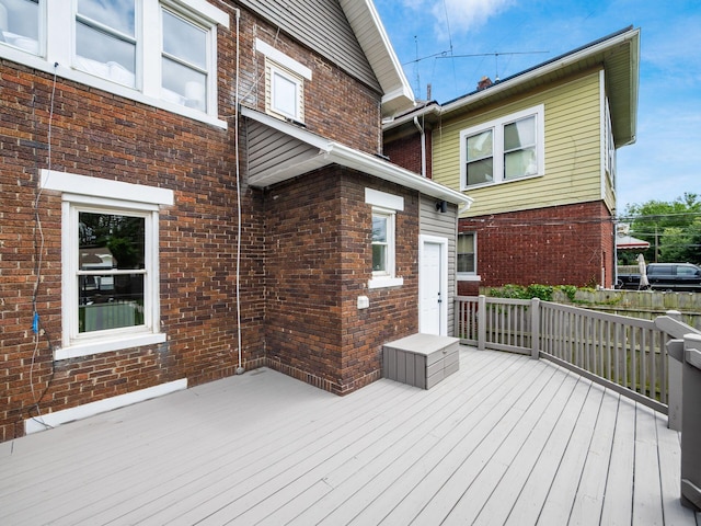 935 S Ohio Ave, Columbus, OH 43206 - view of wooden deck