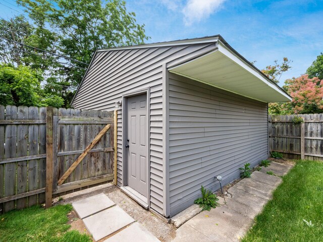 935 S Ohio Ave, Columbus, OH 43206 - view of outdoor structure featuring a gate
