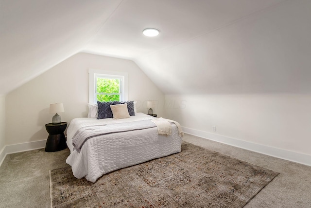 935 S Ohio Ave, Columbus, OH 43206 - carpeted bedroom with vaulted ceiling and baseboards