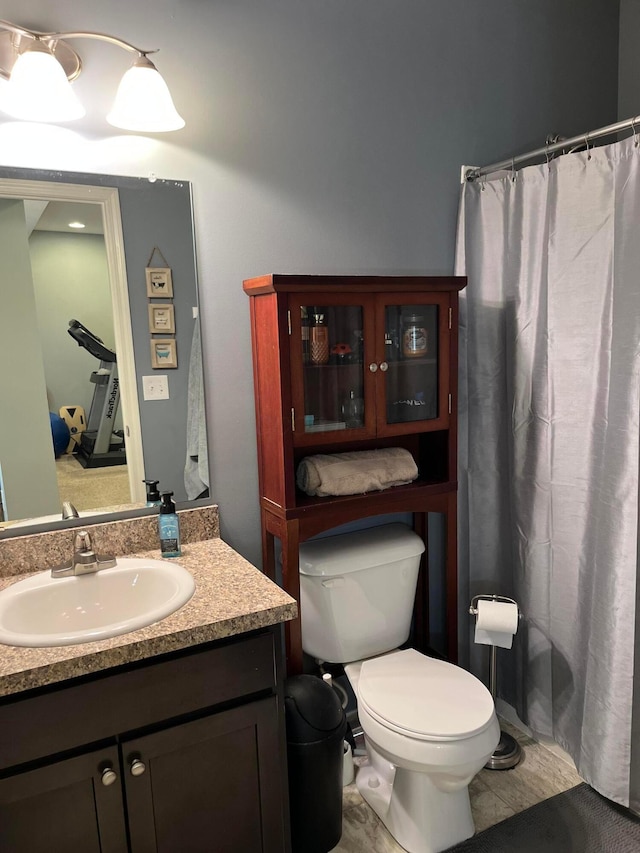 3242 Rossmore Cir, Powell, OH 43065 - full bath featuring vanity and a shower with shower curtain