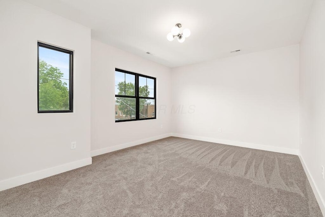 546 W Town St, Columbus, OH 43215 - unfurnished room with carpet and baseboards