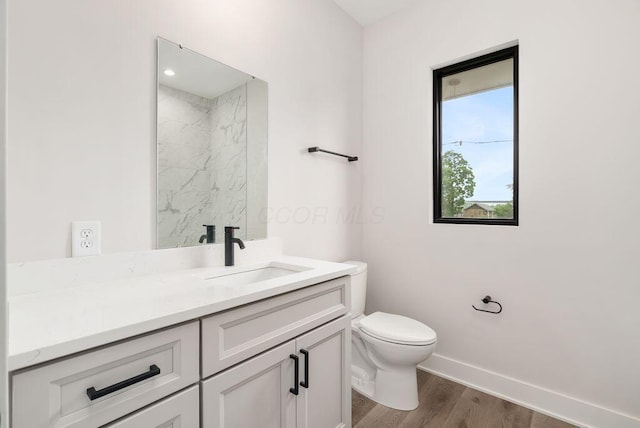 546 W Town St, Columbus, OH 43215 - full bath with vanity, wood finished floors, and a marble finish shower