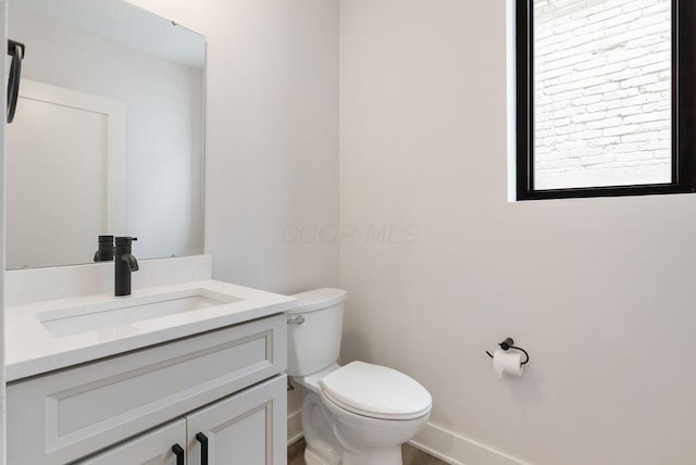 546 W Town St, Columbus, OH 43215 - bathroom featuring toilet and vanity