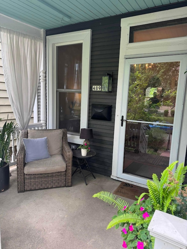 489 W 4th Ave, Columbus, OH 43201 - entrance to property featuring a porch
