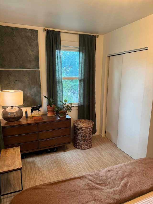 489 W 4th Ave, Columbus, OH 43201 - carpeted bedroom with a closet