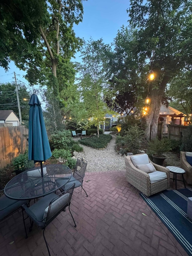 489 W 4th Ave, Columbus, OH 43201 - view of patio featuring outdoor dining space