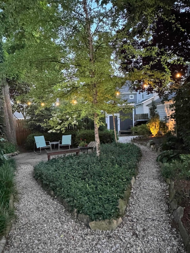 489 W 4th Ave, Columbus, OH 43201 - view of yard with a patio area
