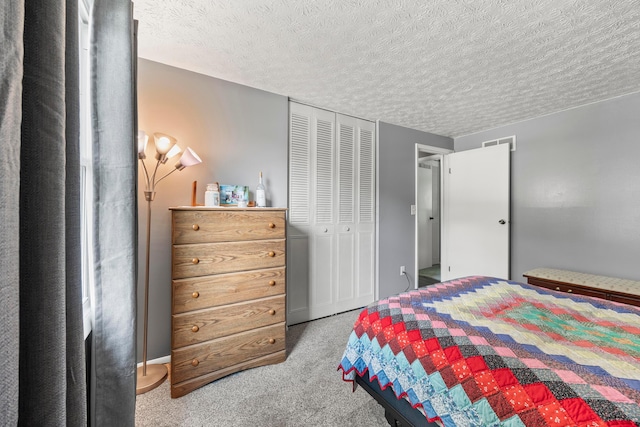 6492 Cherokee Rose Dr, Westerville, OH 43081 - bedroom with carpet floors, a textured ceiling, and a closet