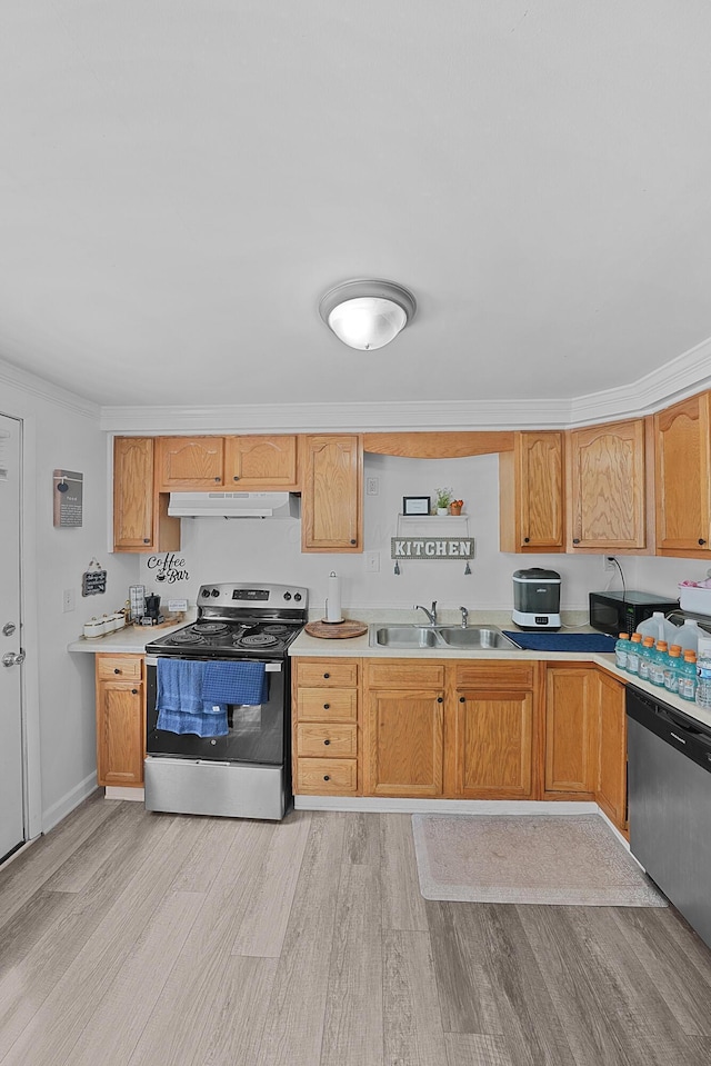 1310 Sweetbay Pl, Galloway, OH 43119 - kitchen featuring appliances with stainless steel finishes, under cabinet range hood, light countertops, light wood finished floors, and crown molding