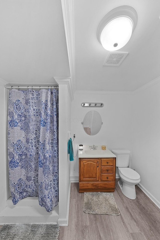 1310 Sweetbay Pl, Galloway, OH 43119 - bathroom with crown molding, wood finished floors, a shower with curtain, and vanity