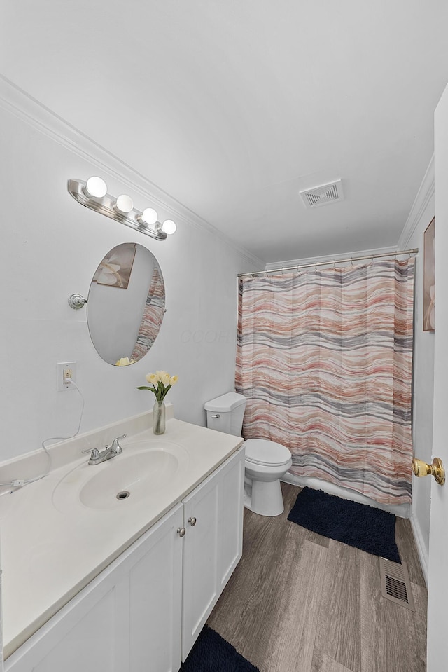 1310 Sweetbay Pl, Galloway, OH 43119 - bathroom featuring vanity, wood finished floors, crown molding, and a shower with curtain