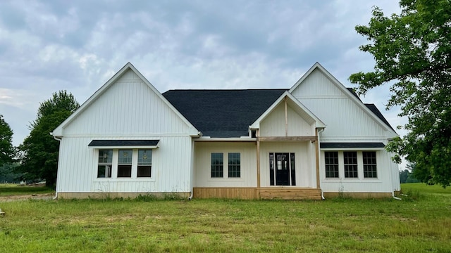 3213 Wilson Rd, Centerburg, OH 43011 - view of front facade with roof with shingles and a front yard