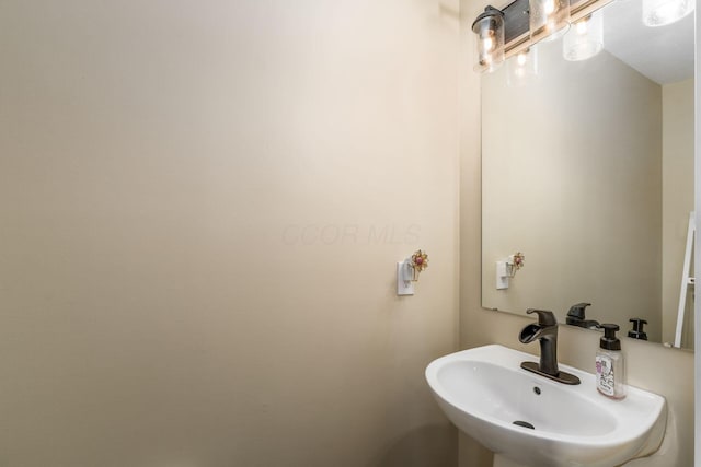 208 Dowler Dr, South Bloomfield, OH 43103 - bathroom with a sink