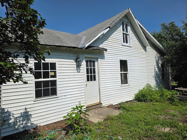 115 David St, Delaware, OH 43015 - view of property exterior with a shingled roof