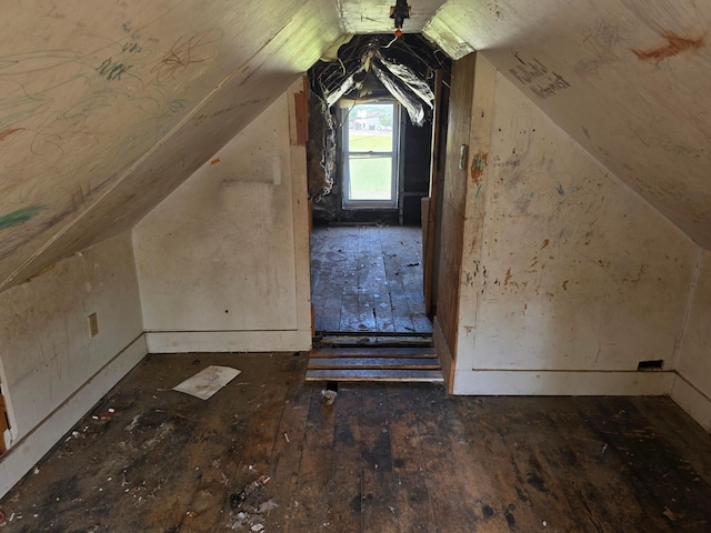 115 David St, Delaware, OH 43015 - bonus room featuring vaulted ceiling and hardwood / wood-style floors