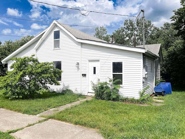 115 David St, Delaware, OH 43015 - view of front of property featuring a front lawn