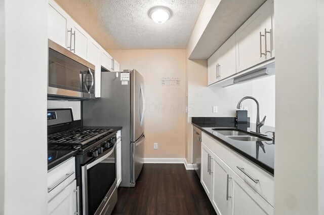 1812 Bennigan Dr Unit 88C, Hilliard, OH 43026 - kitchen featuring stainless steel appliances, dark countertops, a textured ceiling, dark wood-style flooring, and white cabinets