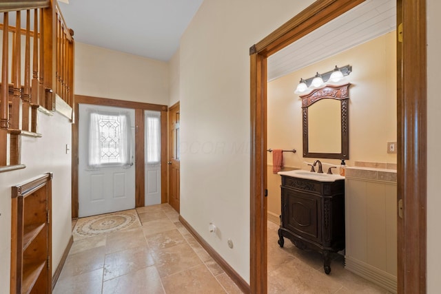 5373 Summit Rd SW, Pataskala, OH 43062 - foyer entrance featuring baseboards
