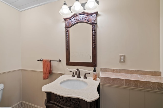 5373 Summit Rd SW, Pataskala, OH 43062 - bathroom featuring vanity and a wainscoted wall