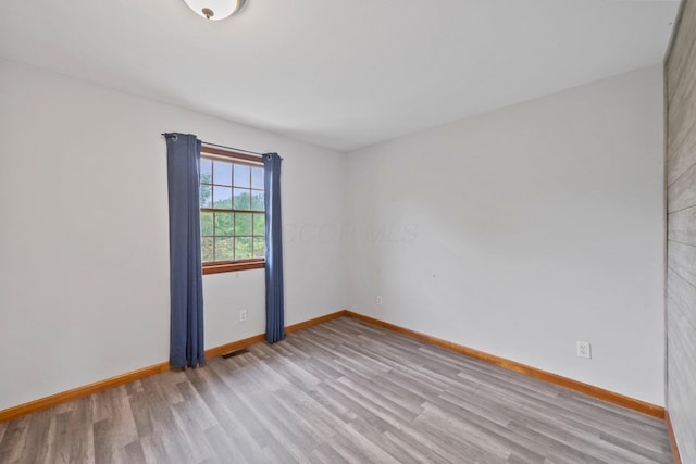 5373 Summit Rd SW, Pataskala, OH 43062 - empty room featuring light wood-style floors and baseboards