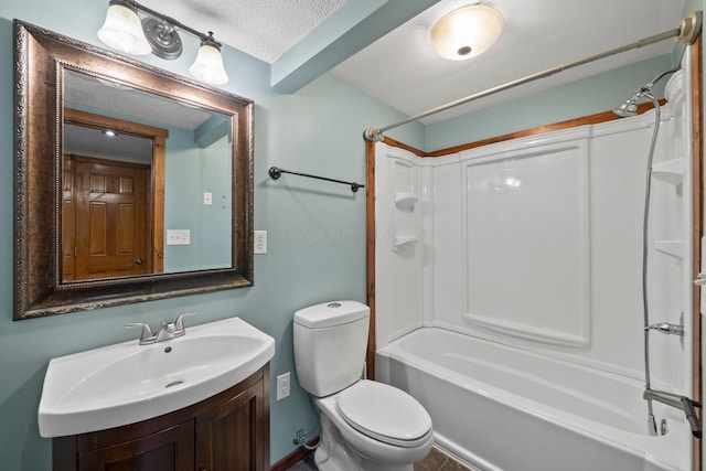 5373 Summit Rd SW, Pataskala, OH 43062 - bathroom featuring washtub / shower combination, vanity, and a textured ceiling