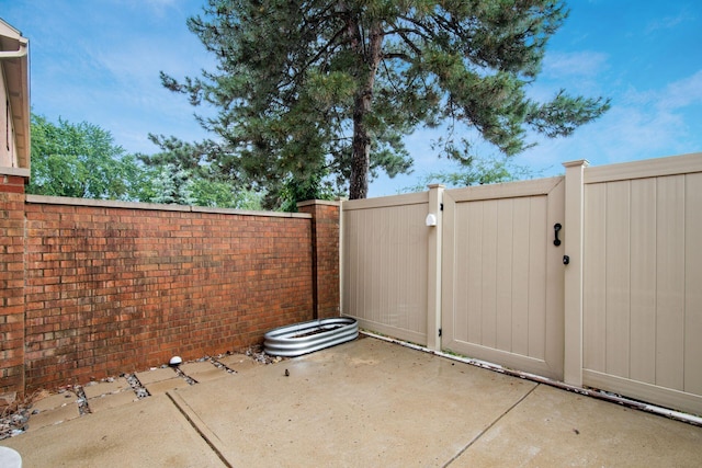 7911 Verandah Ct Unit 58, Powell, OH 43065 - view of patio / terrace featuring a gate