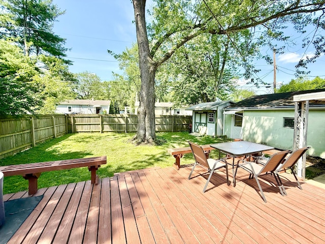 3811 Bradford Dr, Hilliard, OH 43026 - deck featuring a fenced backyard and outdoor dining area