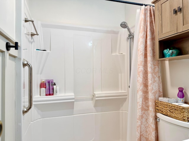 3811 Bradford Dr, Hilliard, OH 43026 - bathroom featuring a shower with curtain