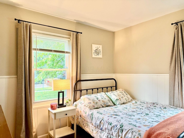 3811 Bradford Dr, Hilliard, OH 43026 - bedroom with a wainscoted wall