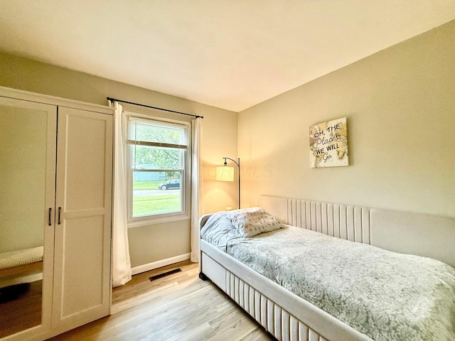 3811 Bradford Dr, Hilliard, OH 43026 - bedroom with light wood-style floors and baseboards