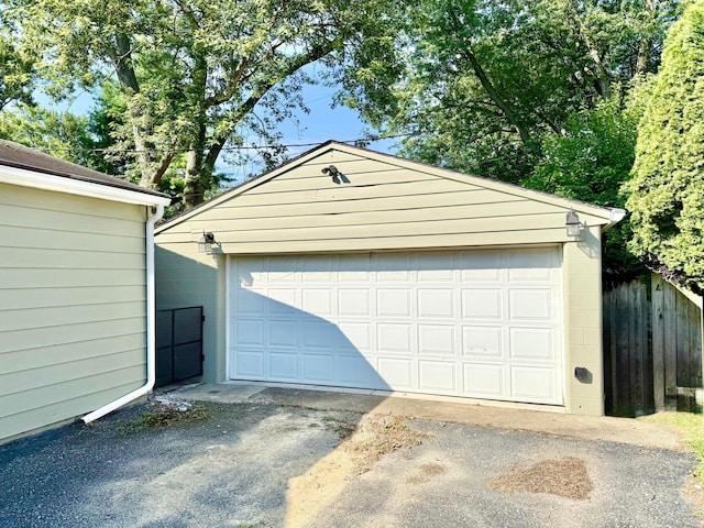 3811 Bradford Dr, Hilliard, OH 43026 - view of detached garage