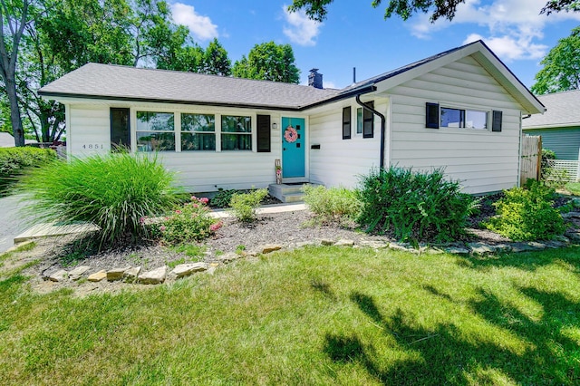 4851 Hillcrest St N, Hilliard, OH 43026 - ranch-style home featuring a front lawn and a chimney