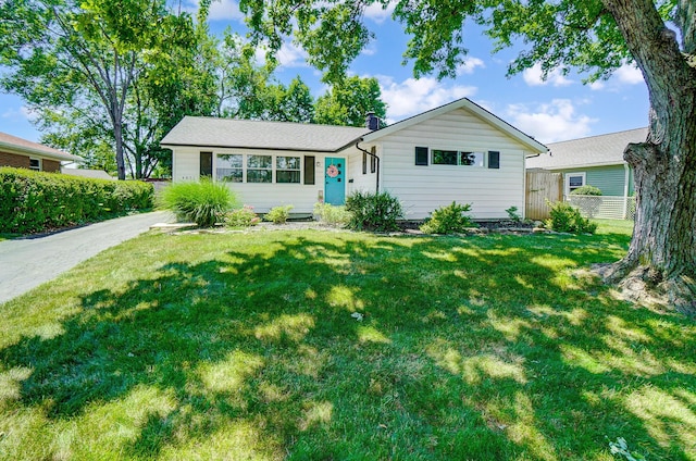 4851 Hillcrest St N, Hilliard, OH 43026 - ranch-style home featuring a front yard