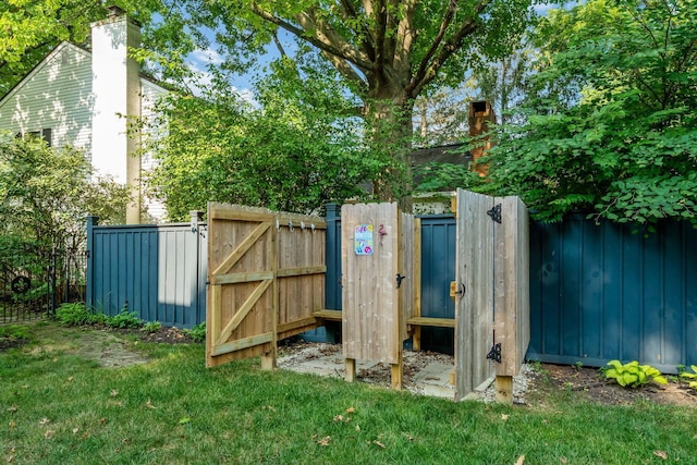 1318 Hickory Ridge Ln, Columbus, OH 43235 - view of yard with a gate