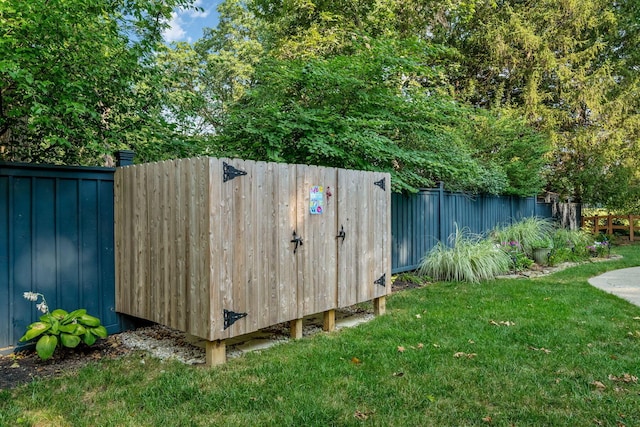 1318 Hickory Ridge Ln, Columbus, OH 43235 - view of outdoor structure featuring a fenced backyard