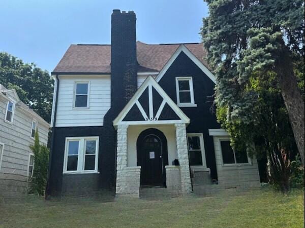 959 Kelton Ave, Columbus, OH 43206 - tudor-style house featuring a chimney and a front yard