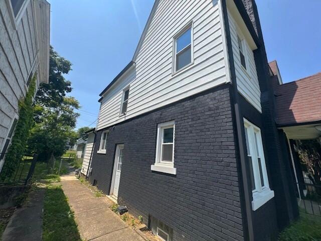 959 Kelton Ave, Columbus, OH 43206 - view of home's exterior featuring brick siding