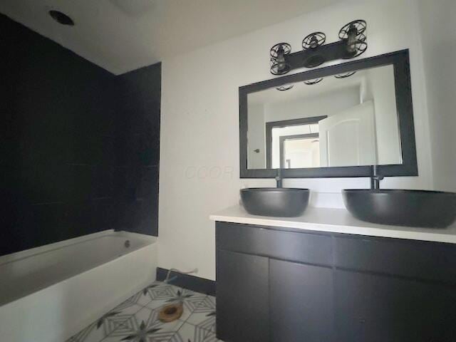 959 Kelton Ave, Columbus, OH 43206 - full bath featuring double vanity and tile patterned floors